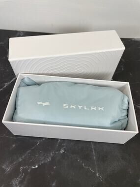 SKYLRK Upside Down Sunglasses Gum Pink SLE001-8003 Justin Bieber W/ Full Box
